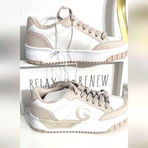 GBG Los Angeles Holdin Sneakers Women Color‎ White And Beige Size 8.5